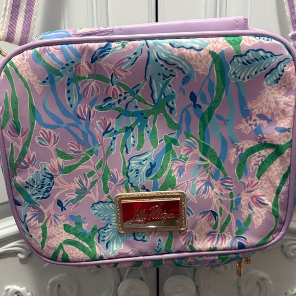 Lilly Pulitzer Handbags - Lilly Pulitzer Vibrant Floral Insulated Lunch Bag- Secret Escape Print
